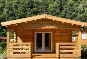 Camping Piccolo Paradiso allows 18 year olds to book a room