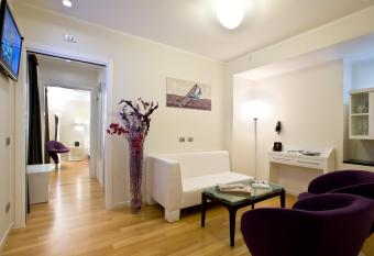 Hotel Coppe Trieste - Boutique Hotel has rooms with a private hot tub