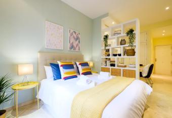 My City Home Estudio en Malasa  a has rooms with a private hot tub