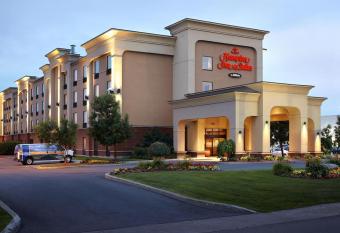 Hampton Inn & Suites by Hilton Montreal-Dorval allows 18 year olds to book a room
