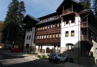 Casa Adriana Apartament has Balcony rooms