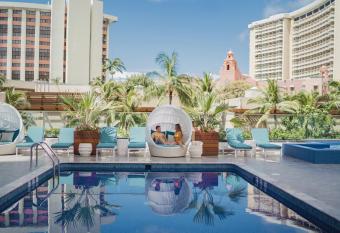 Outrigger Waikiki Beachcomber Hotel has Balcony rooms