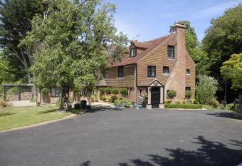 Cleavers Lyng 16th Century Country House has Balcony rooms