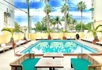 Broadmore Miami Beach has Balcony rooms