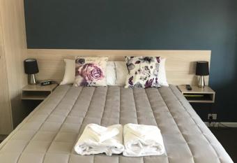 Kootingal Landview Motel has Balcony rooms