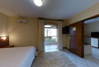 Hotel Joao de Barro has rooms with a private hot tub