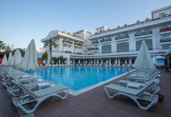 Side Aquamarin Resort & Spa allows 18 year olds to book a room