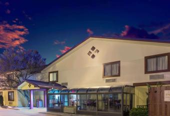 Super 8 by Wyndham Champaign has Smoking rooms