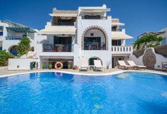 Orama Apartments has Balcony rooms