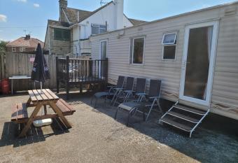 The Jackdaw B&B SELF CATERING STATIC CARAVAN FREE BREAKFAST SUPPLIED has Balcony rooms