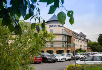 Drayton Manor Hotel allows 18 year olds to book a room