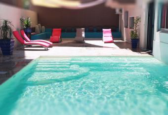 H  tel Select - R  union allows 18 year olds to book a room