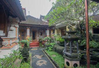 Jepun Bali Ubud Homestay has Balcony rooms