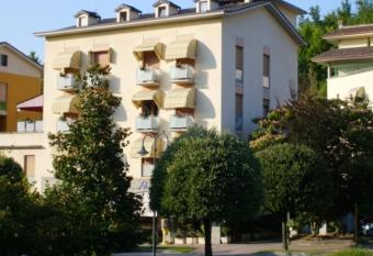 Albergo Marenghi has Balcony rooms