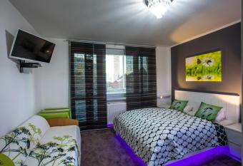 Studio Apartment Petrzalka Air-Conditioned 24h check-in allows 18 year olds to book a room