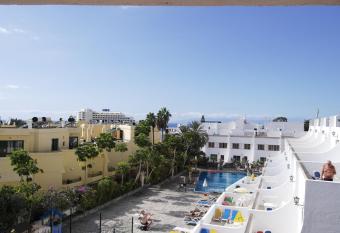 Apartment Avenida Puig has Balcony rooms