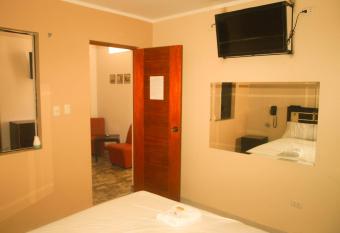 Bella Durmiente Hotel & Eventos has rooms with a private hot tub