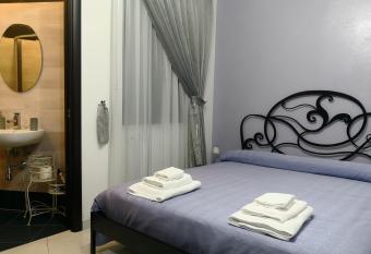 B&B LA CASA DI GIORGIA DI PELLICANO  FRANCESCA has Balcony rooms