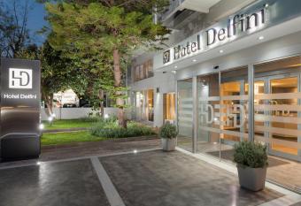 Hotel Delfini allows 18 year olds to book a room