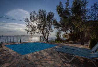 Argyros house has Balcony rooms