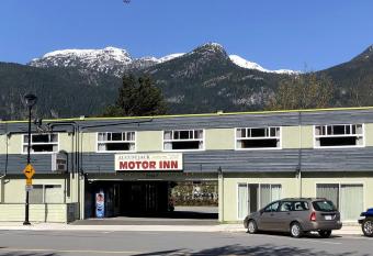 August Jack Motor Inn allows 18 year olds to book a room