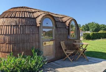 Camping Houtum allows 18 year olds to book a room