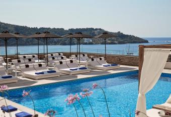 Skiathos Living allows 18 year olds to book a room