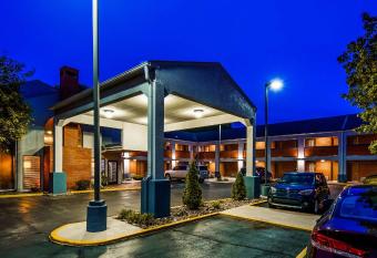 SureStay by Best Western Kansas City Country Inn North has Smoking rooms