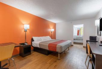 Motel 6-Bryan, TX - University Area allows 18 year olds to book a room