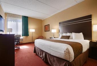 Best Western Waukesha Grand has rooms with a private hot tub