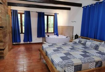 Vista Encantada Hotel & Masajes Profesionales has Balcony rooms