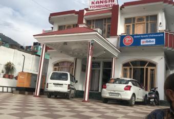 Hotel Kanshi Vishwa Nath has rooms with a private hot tub