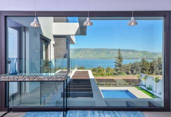                                        Primor Deluxe Suits has Balcony rooms