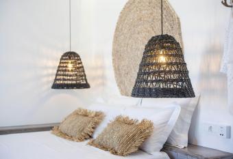 Malibu Boutique Studios & Bungalows has Balcony rooms