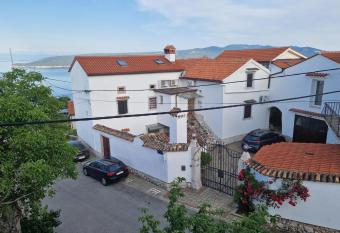 Guesthouse Villa Galovic has Balcony rooms