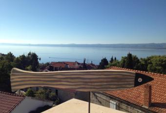 Villa Mira has Balcony rooms