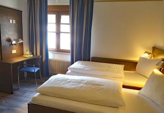Tagungshaus Wernau allows 18 year olds to book a room