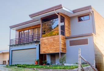 Espectacular casa de monta  a con jacuzzi, chimenea a le  a y BBQ has Balcony rooms