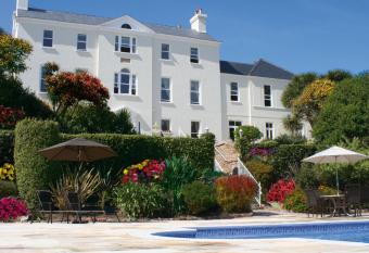 La Haule Manor has Balcony rooms