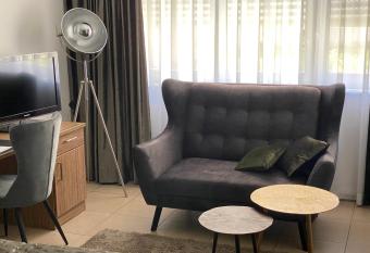 Boardinghouse HOME - adults only - allows 18 year olds to book a room