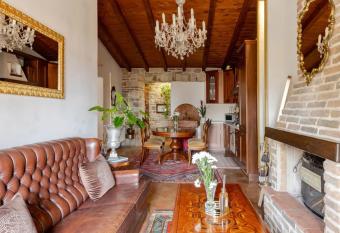 Affascinante appartamento nel Castello. allows 18 year olds to book a room