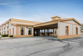 Quality Inn & Suites Bloomington allows 18 year olds to book a room