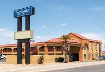 Travelodge by Wyndham Kingman has Smoking rooms