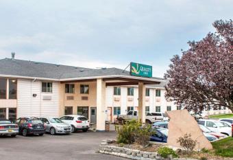 Quality Inn Airport allows 18 year olds to book a room