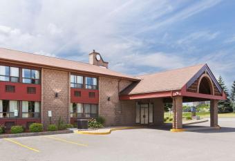 Travelodge by Wyndham Barrie allows 18 year olds to book a room