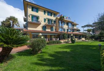 Hotel Gemma Del Mare allows 18 year olds to book a room