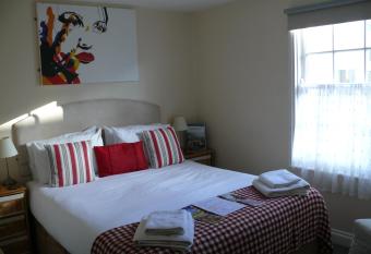 Bow Street Runner allows 18 year olds to book a room