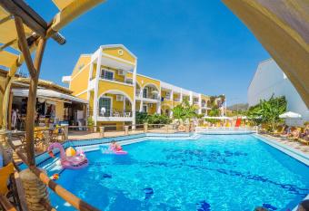 Vanessa Hotel has Balcony rooms