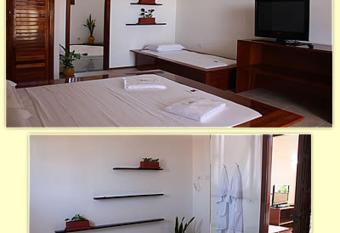 Hotel e Pousada Canoa Quebrada has rooms with a private hot tub