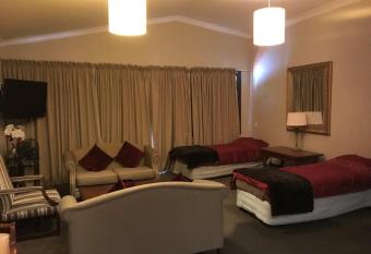 Gateway Motor Inn has Balcony rooms